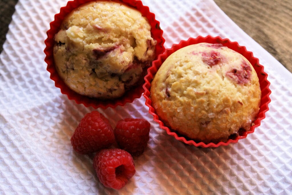 muffins with fresh raspberries