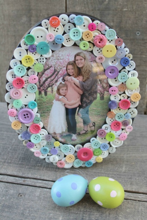 DIY Spring Button Picture Frame