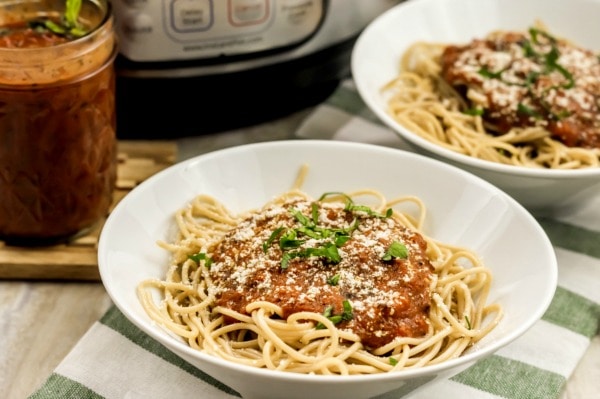 how to make homemade tomato sauce in the Instant Pot