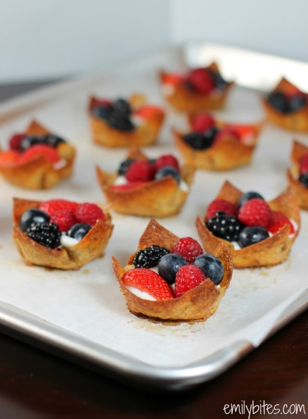 mini cinnamon cups with berries and cream filling