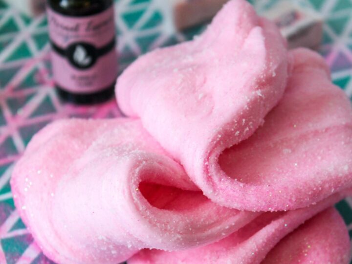 DIY bubble gum slime