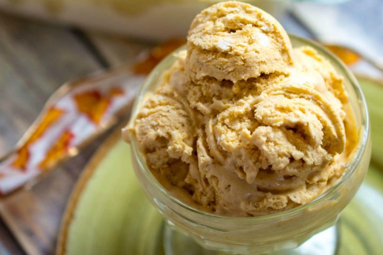 pumpkin cheesecake no churn ice cream