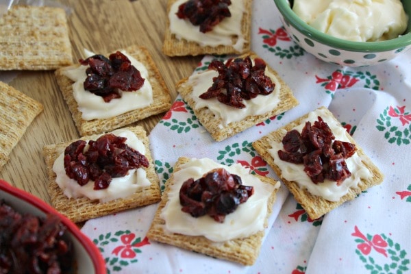 easy Cranberry and Brie Triscuit appetizers