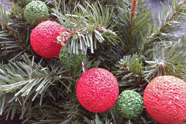 easy DIY Christmas garland kids can help make