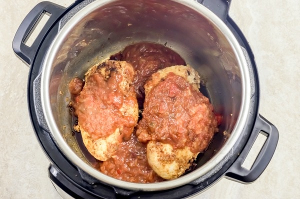 how to make Weight Watchers Salsa Chicken in the Instant Pot