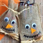 DIY No-sew scarecrow treat bags