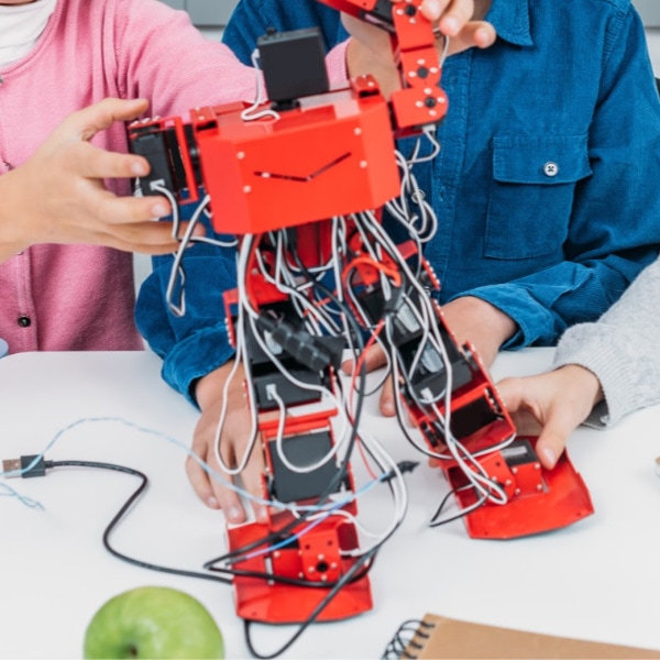 kids building a robot