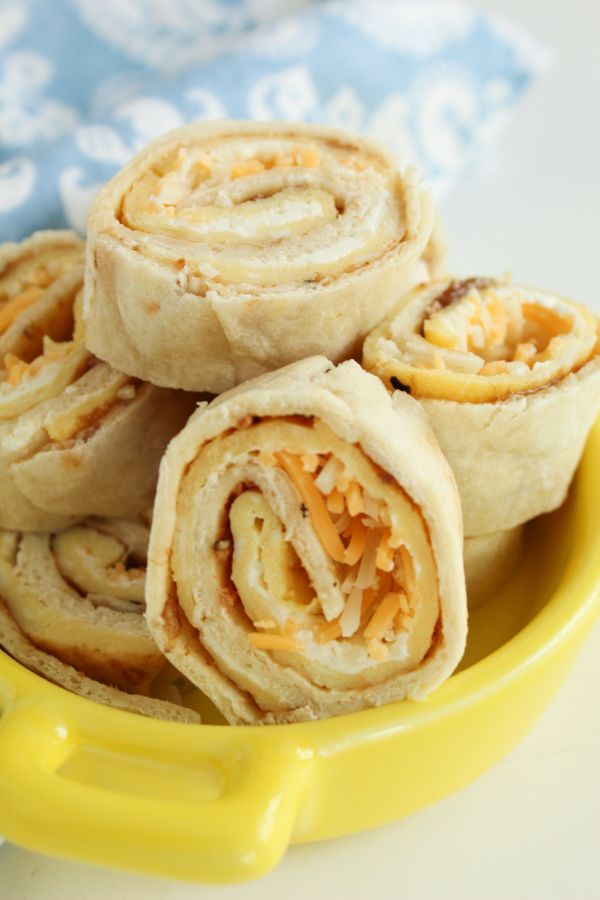 breakfast pinwheel roll-ups