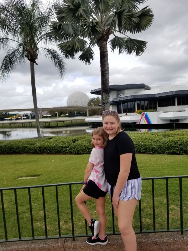 two kids posing in Epcot