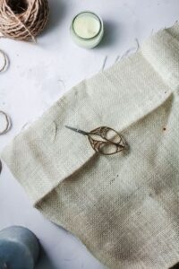 how to cut burlap for decorating candles