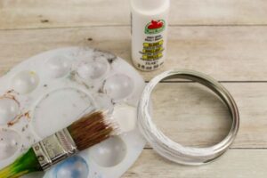 painting a mason jar lid rim white