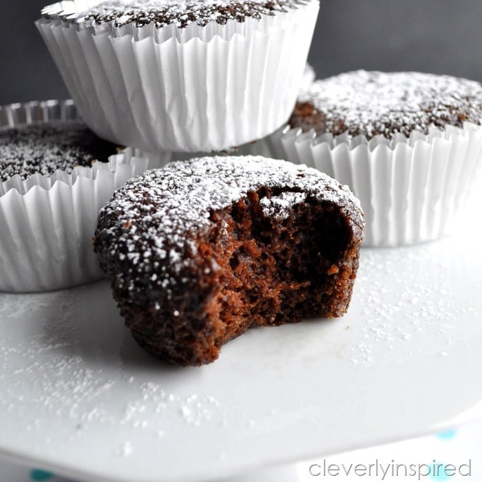 Brownie cupcakes sprinkled with powdered sugar