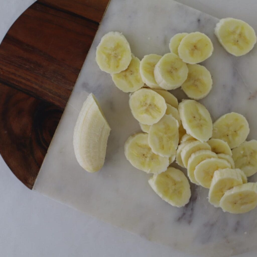 sliced banana cicles
