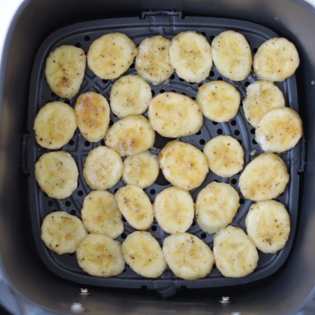 layer of banana slices in the air fryer basket