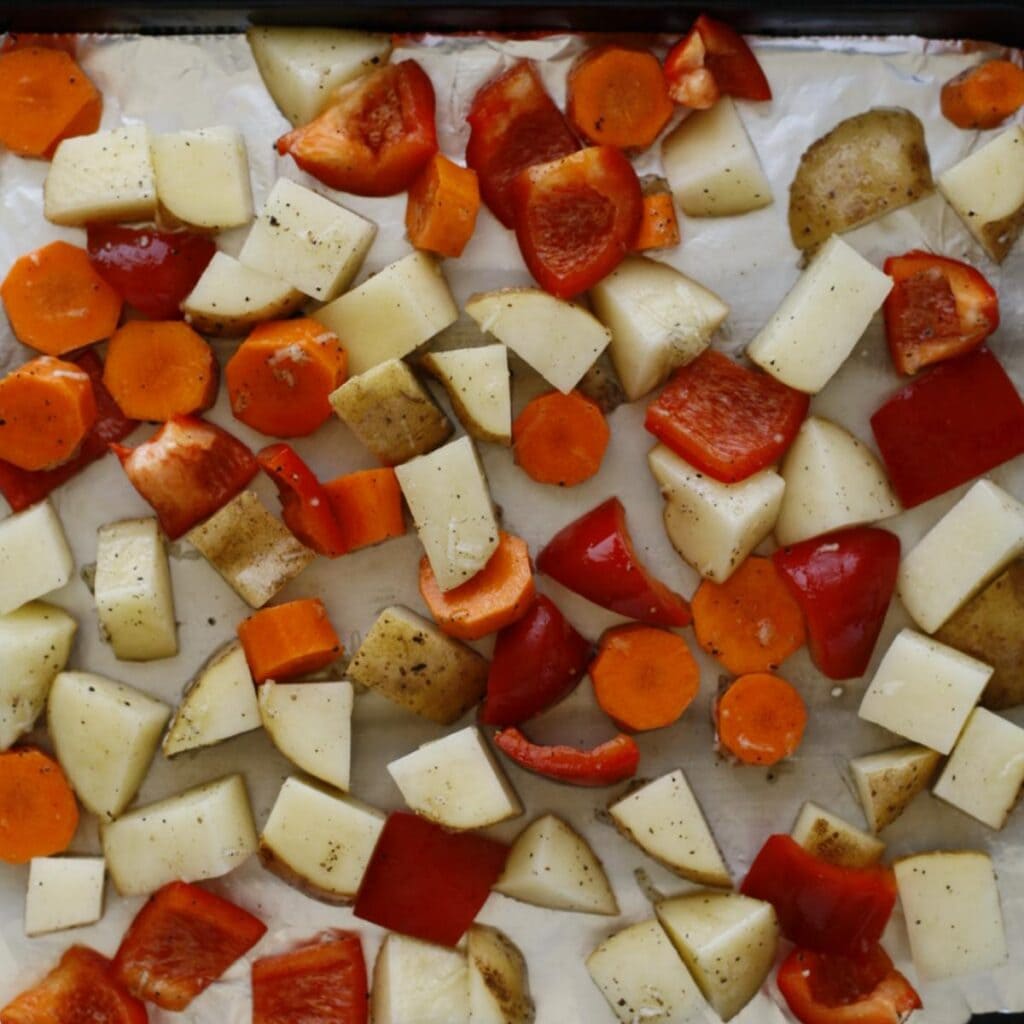 single layer of potatoes, baby carrots, and pepper