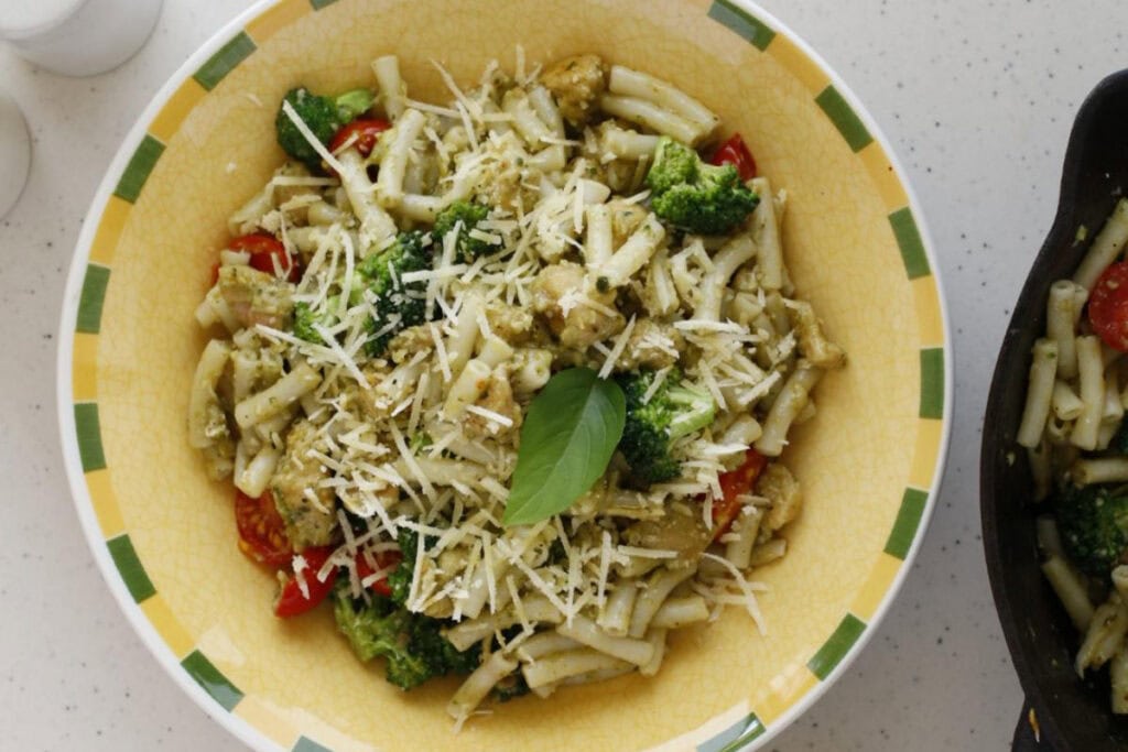 Pasta with pesto, chicken, and veggies