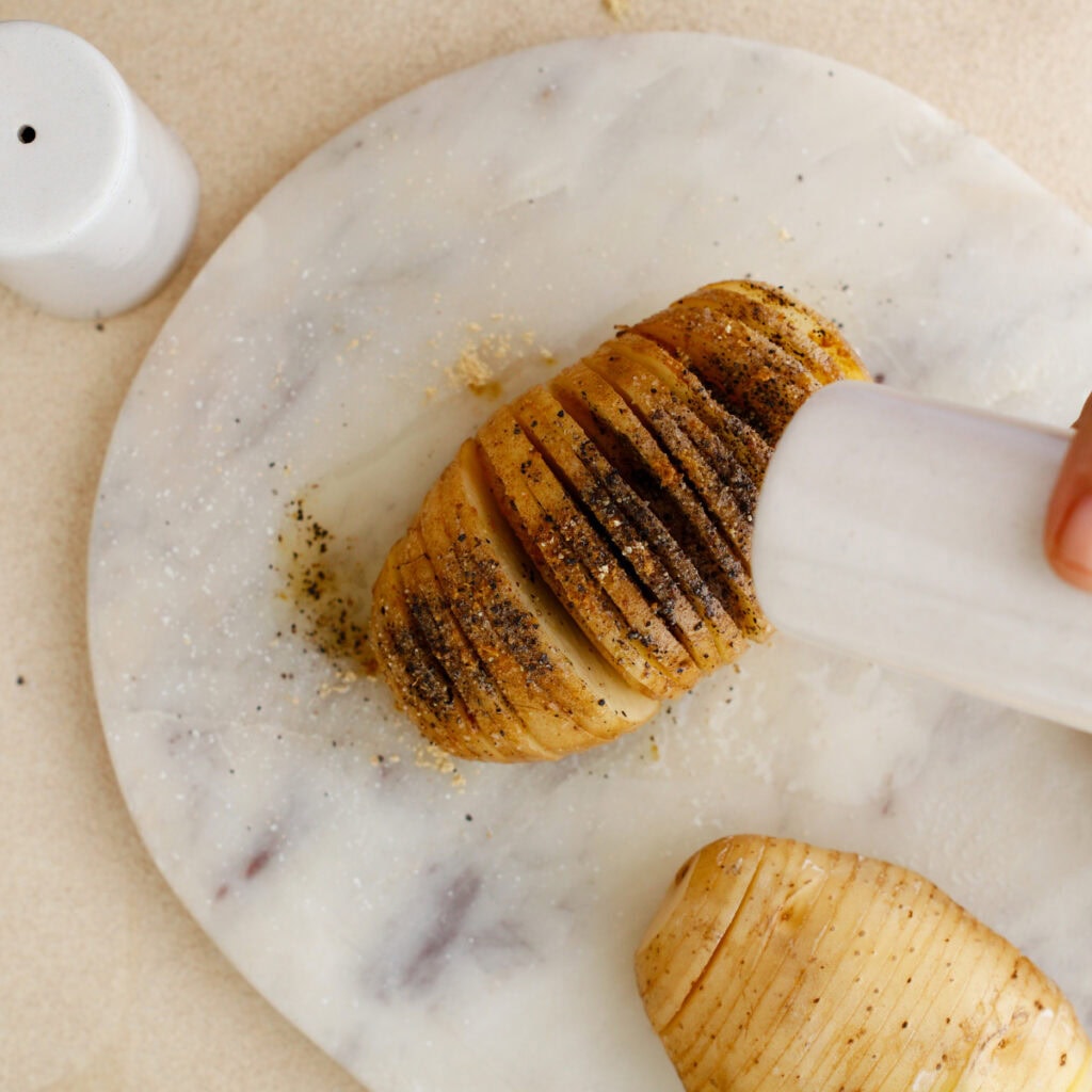 Seasoning the potato