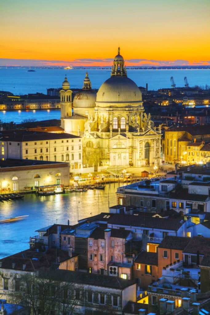 How to Hack a 24-Hour Urban Adventure in a New City