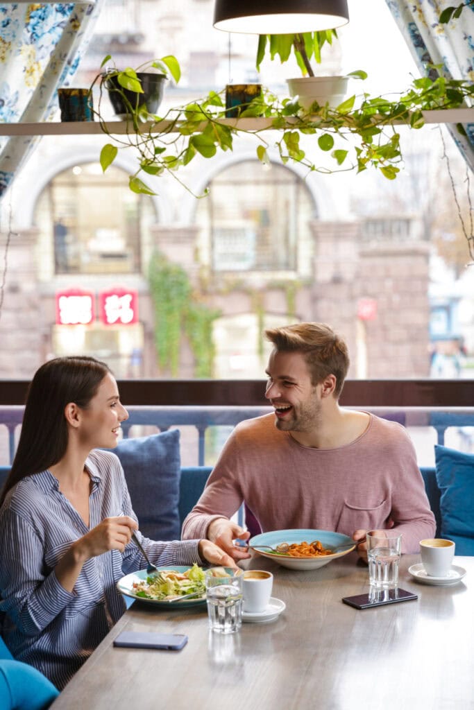 couple on first date