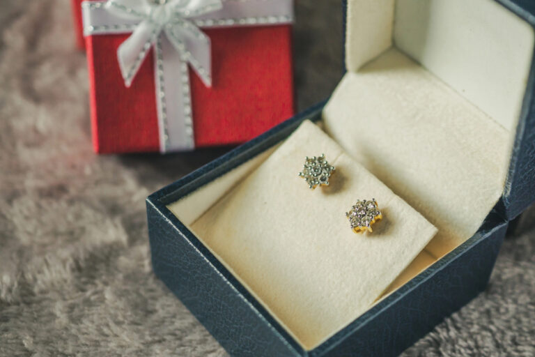 The Timeless Appeal of Earrings: Finding the Ideal Jewelry Present