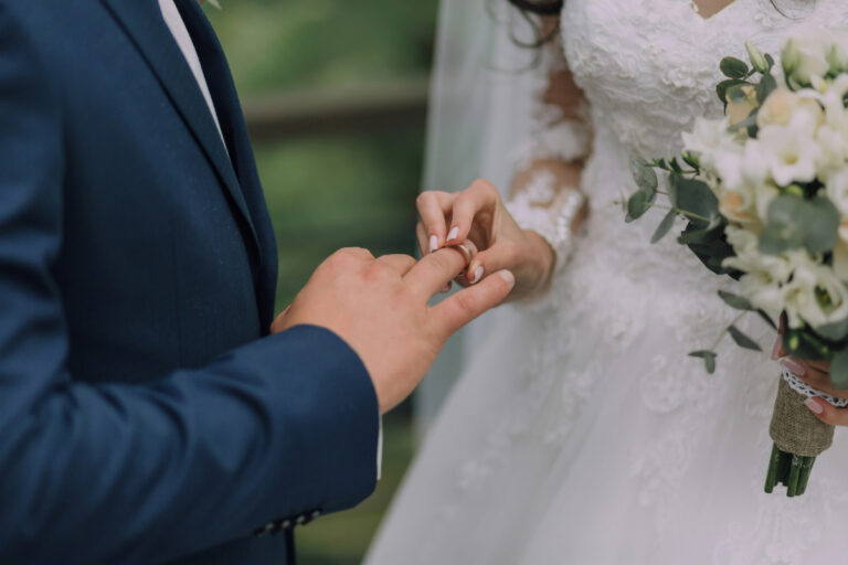 candid wedding photos
