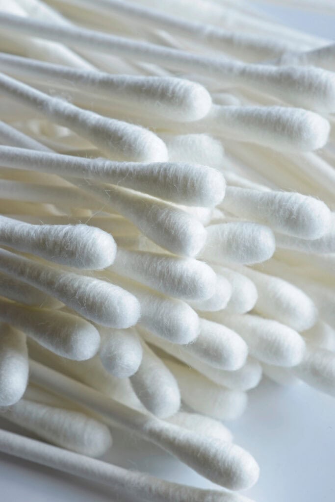 why you shouldn't clean your ears wtih cotton swabs
