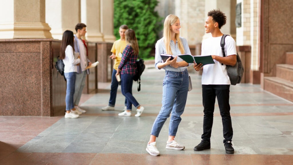 build a weekly schedule for college students