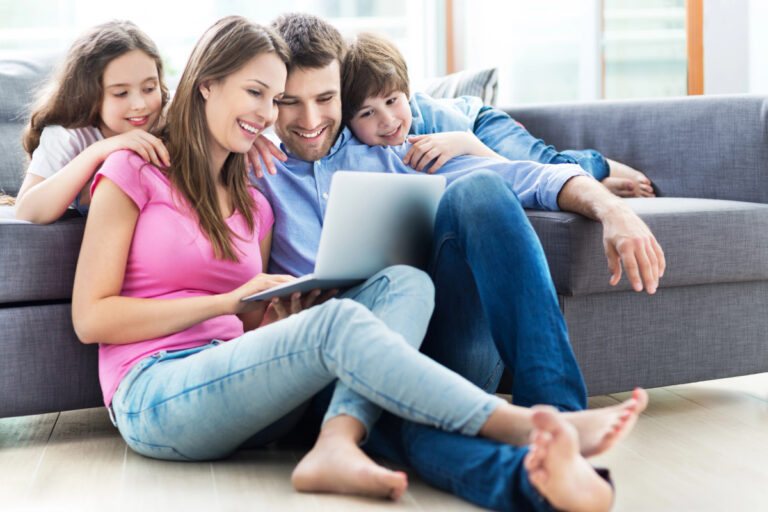 healthy balance between technology and family life